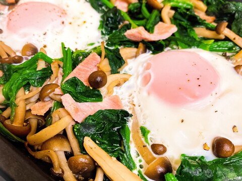 朝食に♪ホットプレートでほうれん草の巣ごもり卵